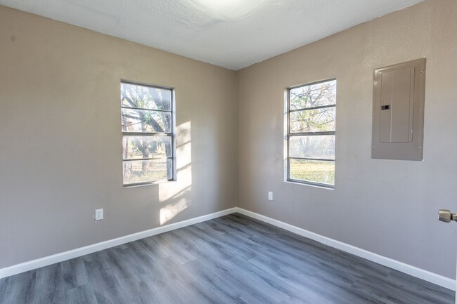 Building Photo - Beautiful 3 bed 1 bath!