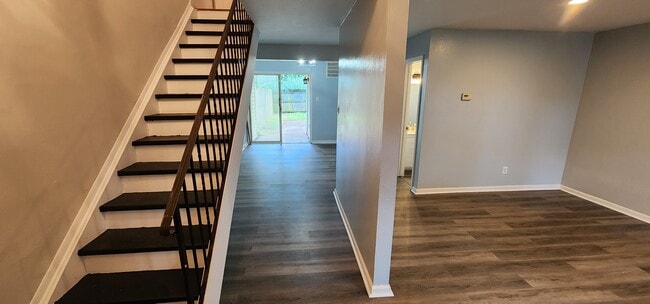 Entryway - 5620 Colter Ct