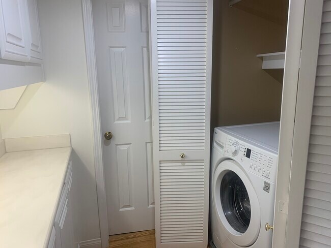 Building Photo - 27 Lafayette Ct