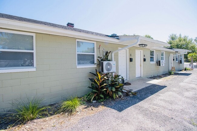 Building Photo - 2 Bedroom, 1 Bath in The Lyon St. Neighborhood -