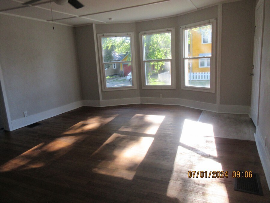 Building Photo - 202 W 3rd St