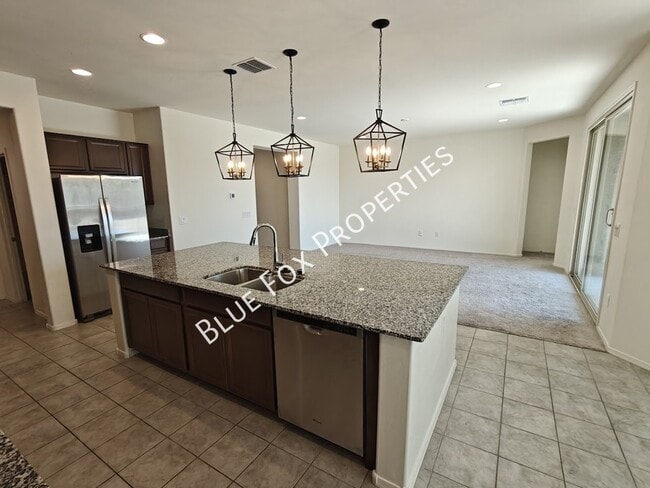 Building Photo - 5525 W Lazy Farm Dr