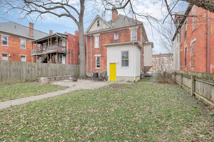 Building Photo - 839 Oak St