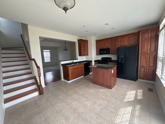 Building Photo - 1600 Oakridge Ln