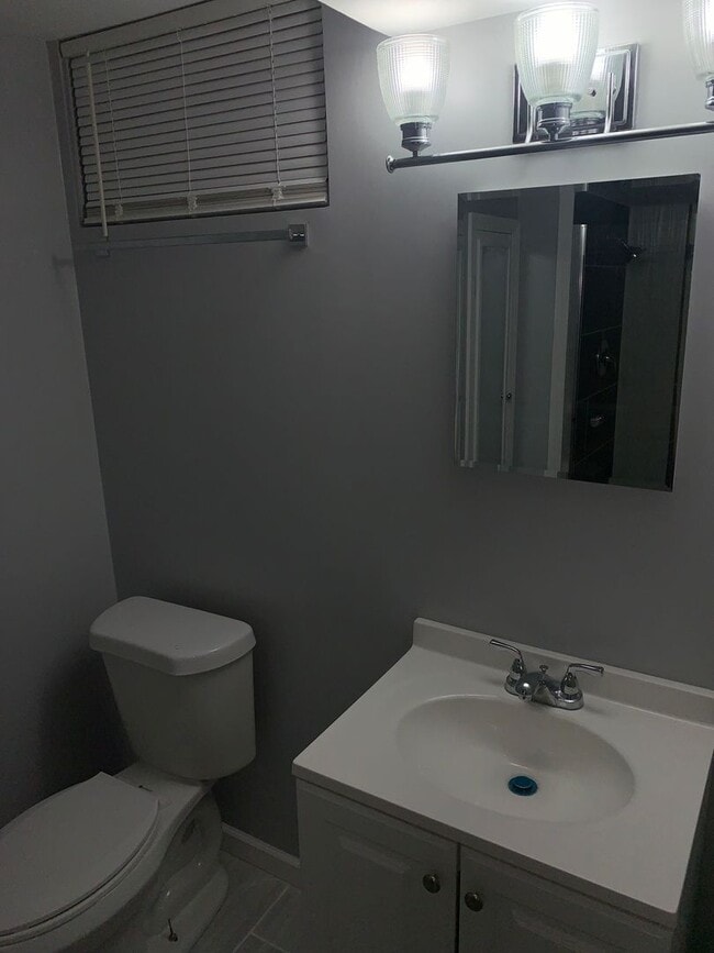 Building Photo - Beautiful 3 bed 1 bath home.  Wait till yo...