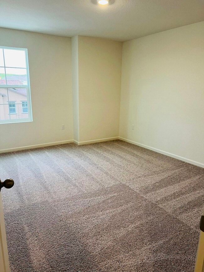 Building Photo - 5433 Riverview Ln