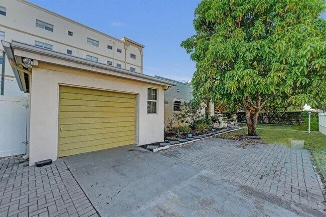 Building Photo - 2000 Jackson St