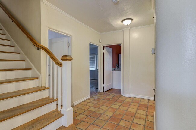 Building Photo - 2305 18th St