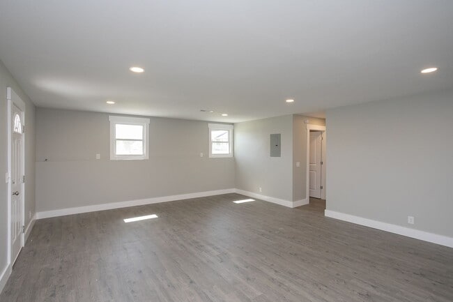 Building Photo - Available June. Large house, fenced back yard, renovated, fenced back, pets ok, great for house s...