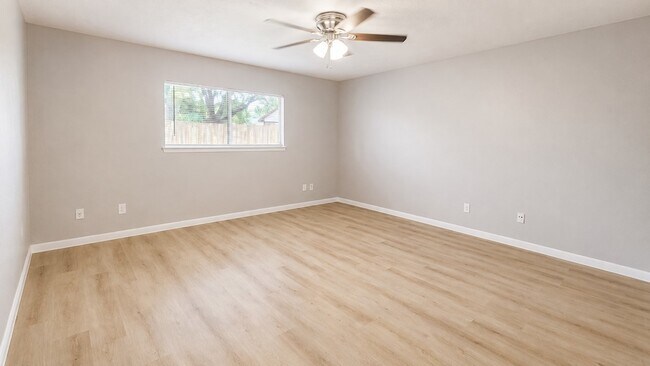 Building Photo - 22131 Pearl Lake Dr