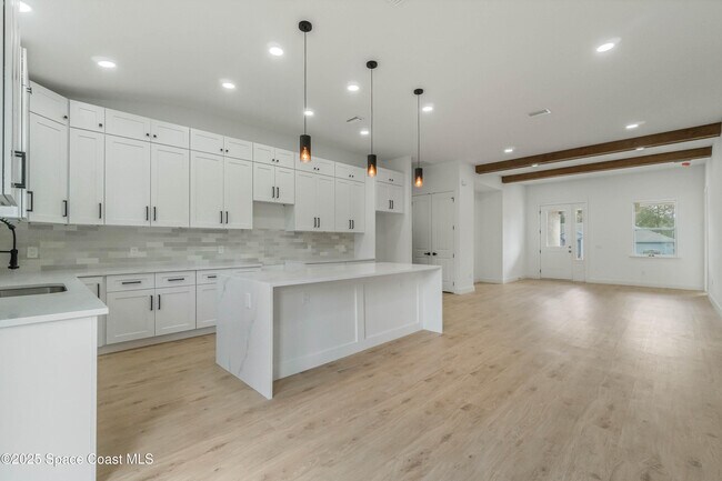 Building Photo - 521 Garbelmann St