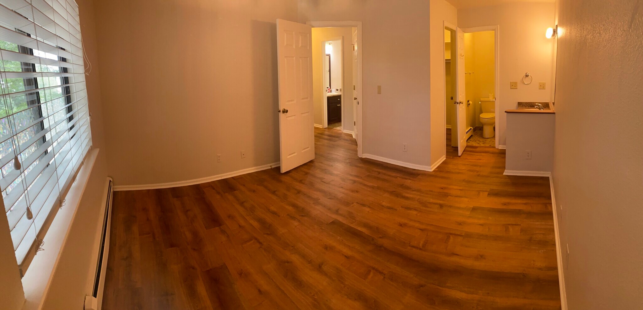 Master bedroom - 2800 Kalmia Ave