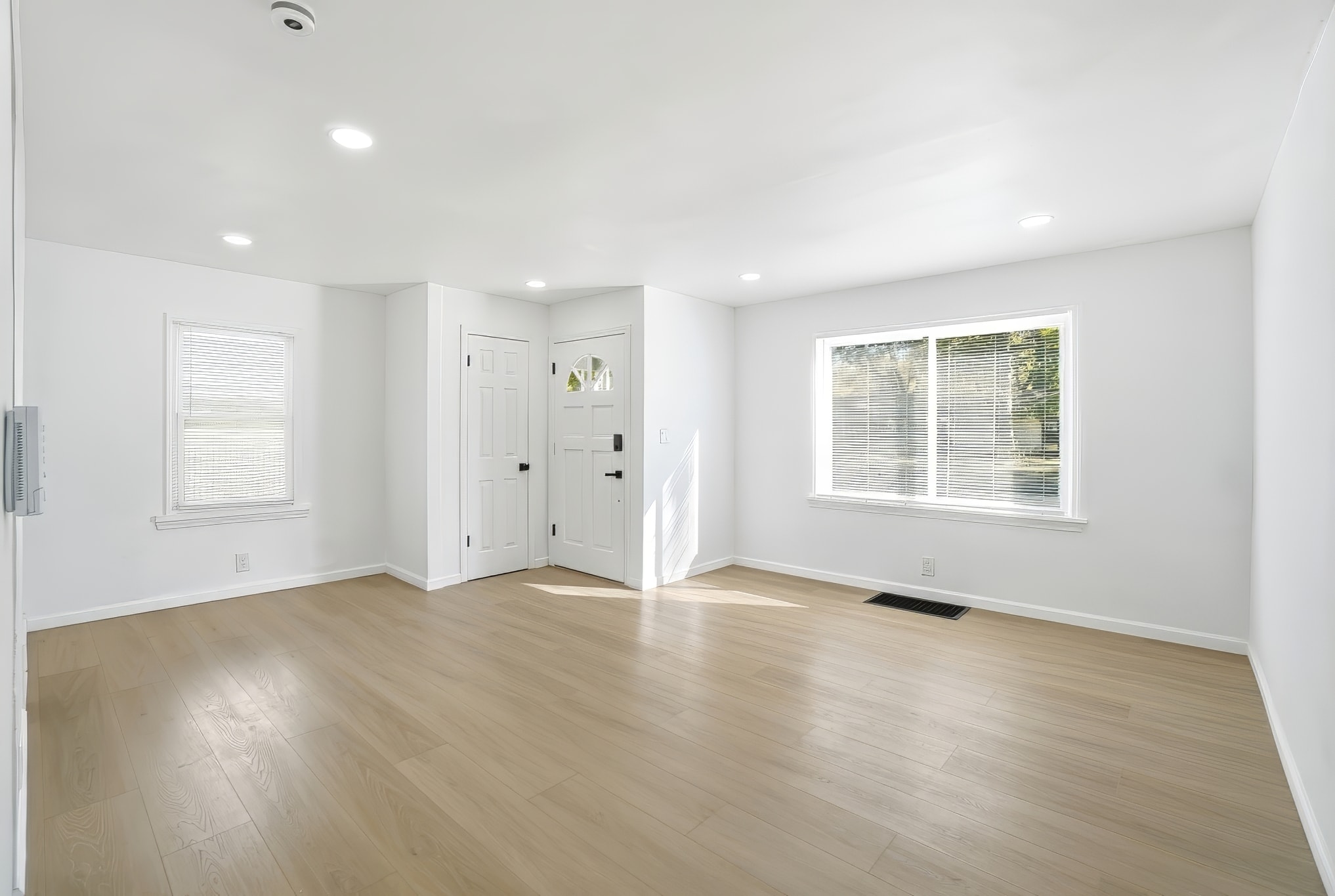 Building Photo - 509 N Rosedale Ave