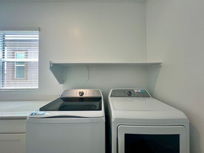 Building Photo - Stunning Newly Built 4-Bedroom, 3-Bathroom Home in Henderson