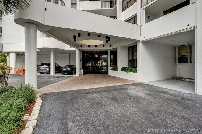 Building Photo - 1361 S Ocean Blvd