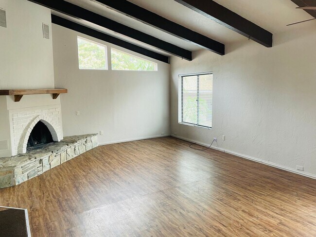 Building Photo - 50 Chaparral Dr