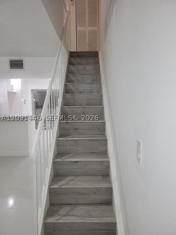 Building Photo - 4008 W 9th Ct