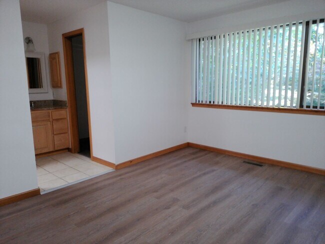 Building Photo - Beautifully Updated 3-Bedroom Home with Of...