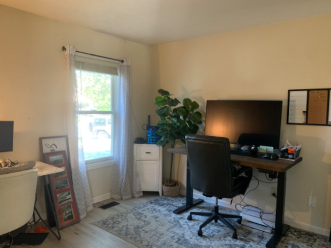 Building Photo - 1297 Gatwick Ct