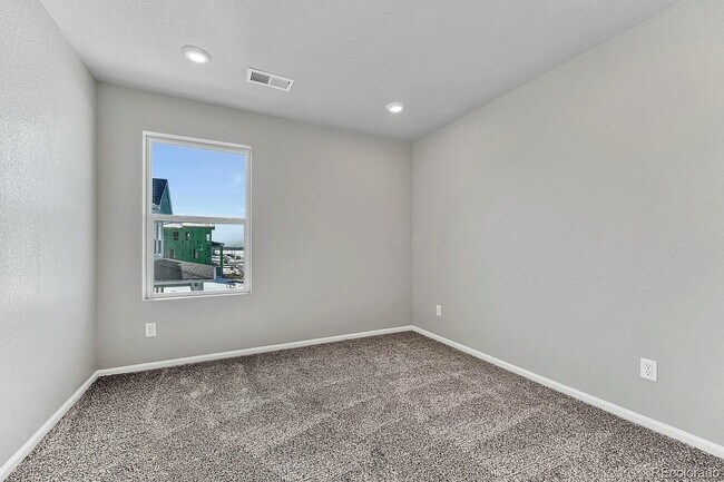 Building Photo - 6098 N Lisbon St