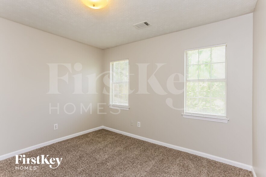Building Photo - 1717 Bertram Ln SW