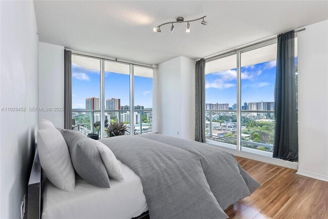 Building Photo - 16699 Collins Ave