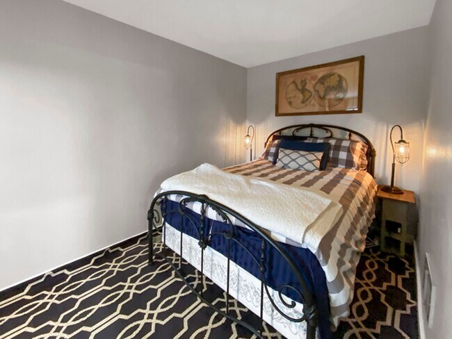 Building Photo - Portland Loft: Fully Furnished Loft Living with views of the golf course $300 Utility Fee