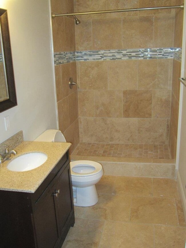 Building Photo - Huge Luxury South Side Home w/ Stainless K...