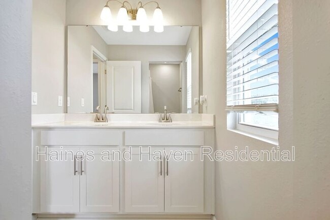 Building Photo - 840 Blue Creek Dr