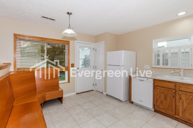 Building Photo - 1228 Sunset Dr