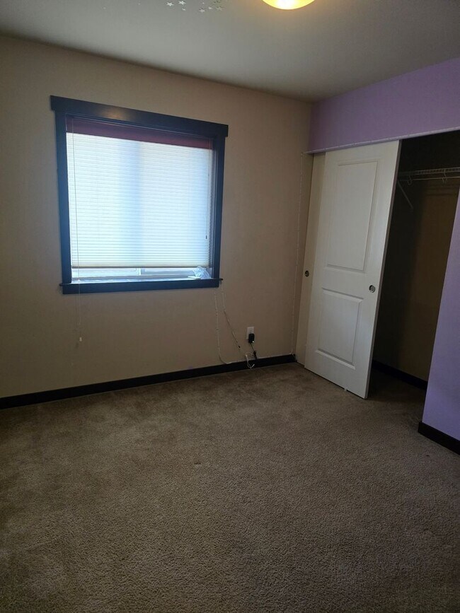 Building Photo - Welcome to this beautiful 4-bedroom, 2.5-b...