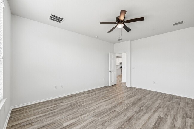 Building Photo - 1641 Vernon Dr