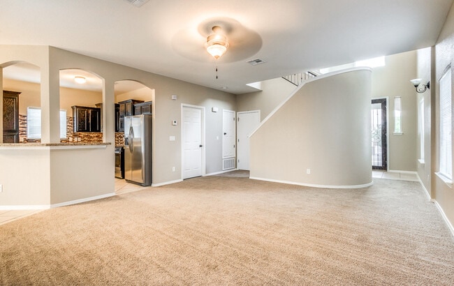 Building Photo - Gorgeous 4 Bedroom Home In Horizon with Refrigerated Air!