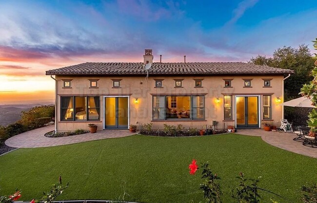 Building Photo - Luxurious Mediterranean 4 bed / 3 bath / 3...