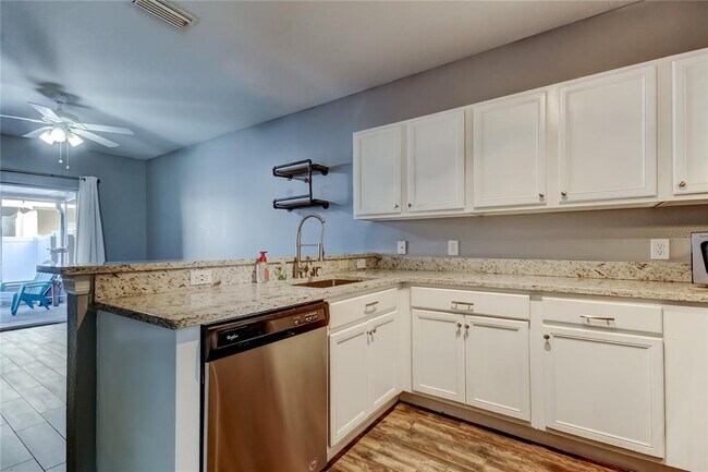 Building Photo - 3421 Santa Rita Ln