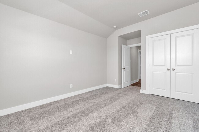 Building Photo - 21019 Bay Vlg Dr