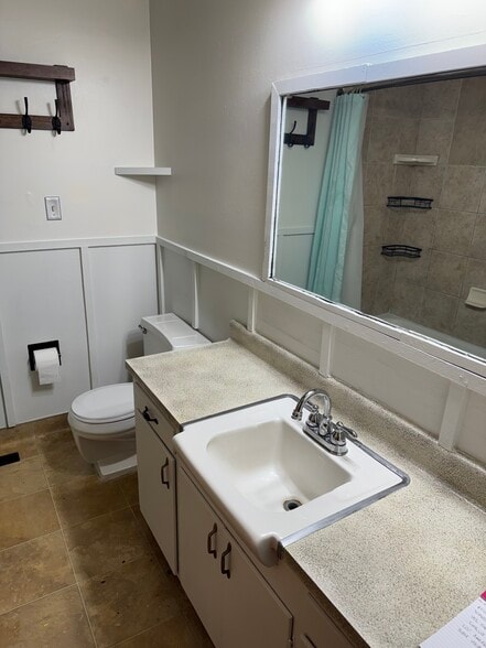 Building Photo - 2059 N 250 W