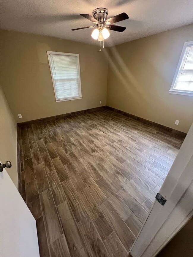 Building Photo - Cozy 2 bedroom 1 bath ranch duplex NOW AVAILABLE!