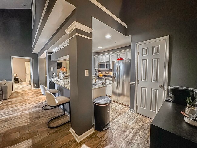 Building Photo - Stylish 3 Bed 3 Bath Condo With Large Balcony in Desired Riverbend at Cascades - Water Included