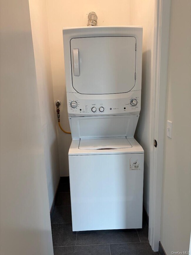 Building Photo - 687 Nepperhan Ave