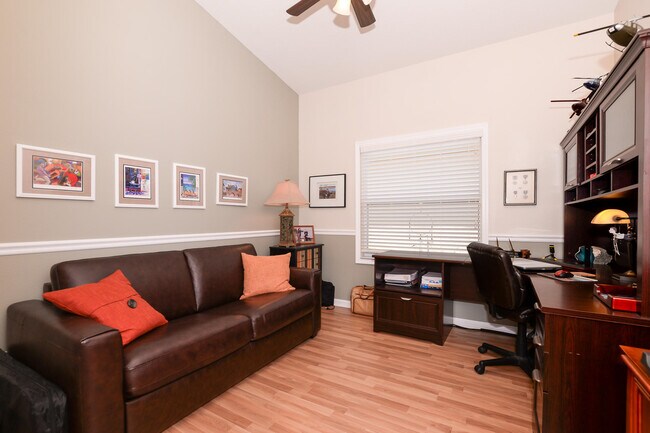 Building Photo - 329 NW Treeline Trce