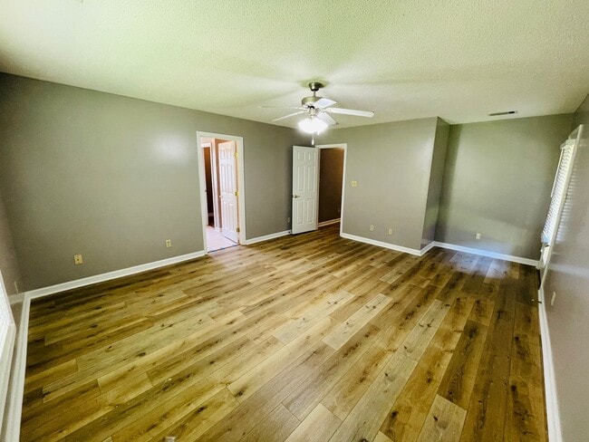 Building Photo - 3BD/2BA FOR RENT