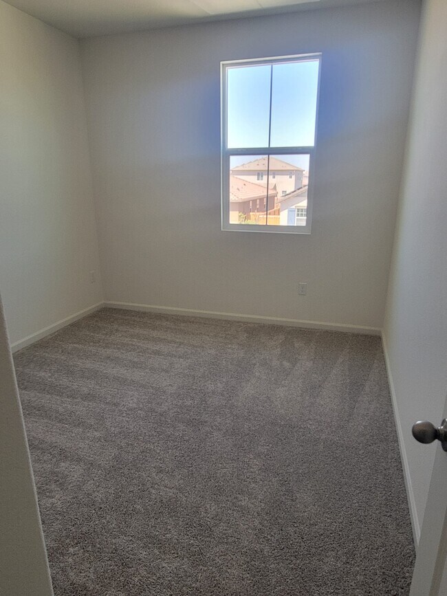 Building Photo - 2452 Calabria St