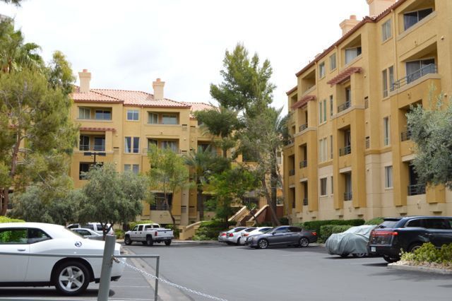 Building Photo - 270 E Flamingo Rd