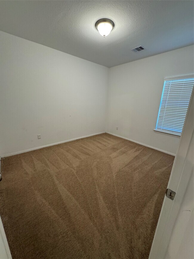 Building Photo - 31303 Whitfield Ct