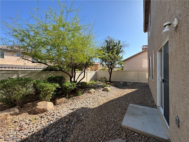 Building Photo - 1030 E Eldorado Ln