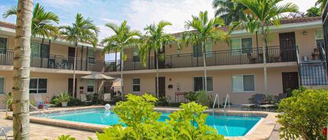 Building Photo - 2102 Alamanda Dr