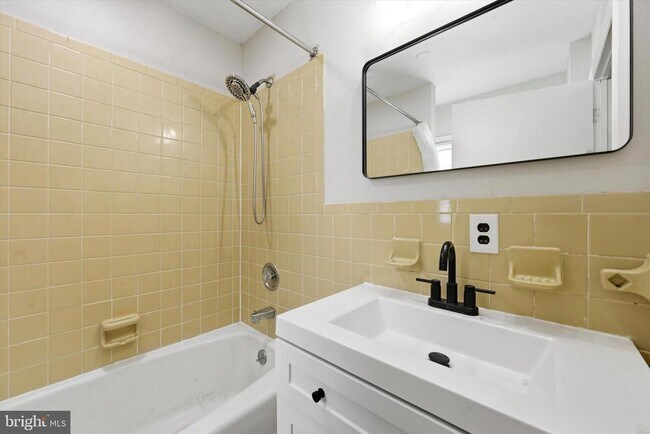 Building Photo - 3 Curtis Ave