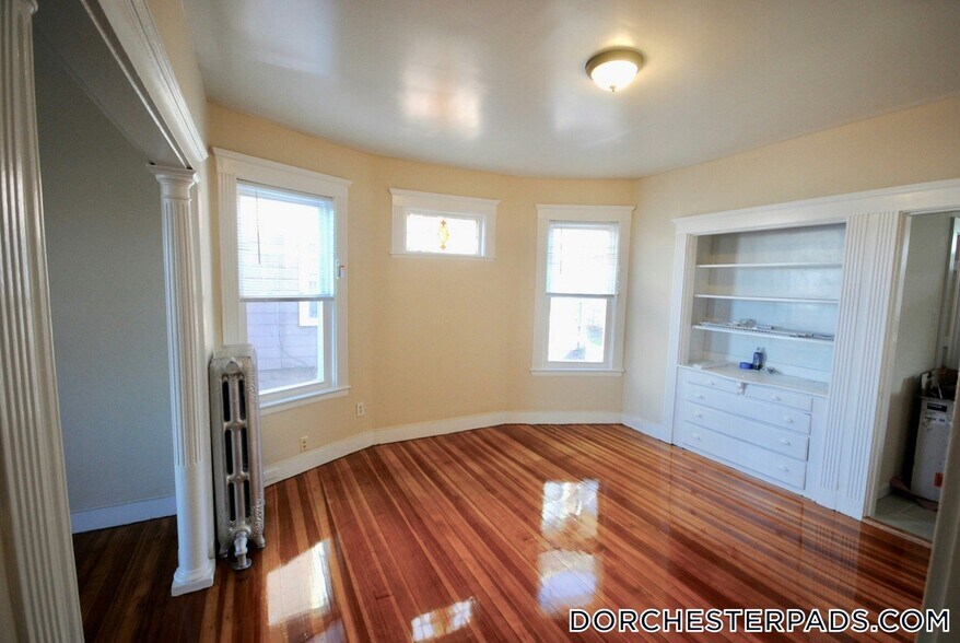 Building Photo - 139 E Cottage St