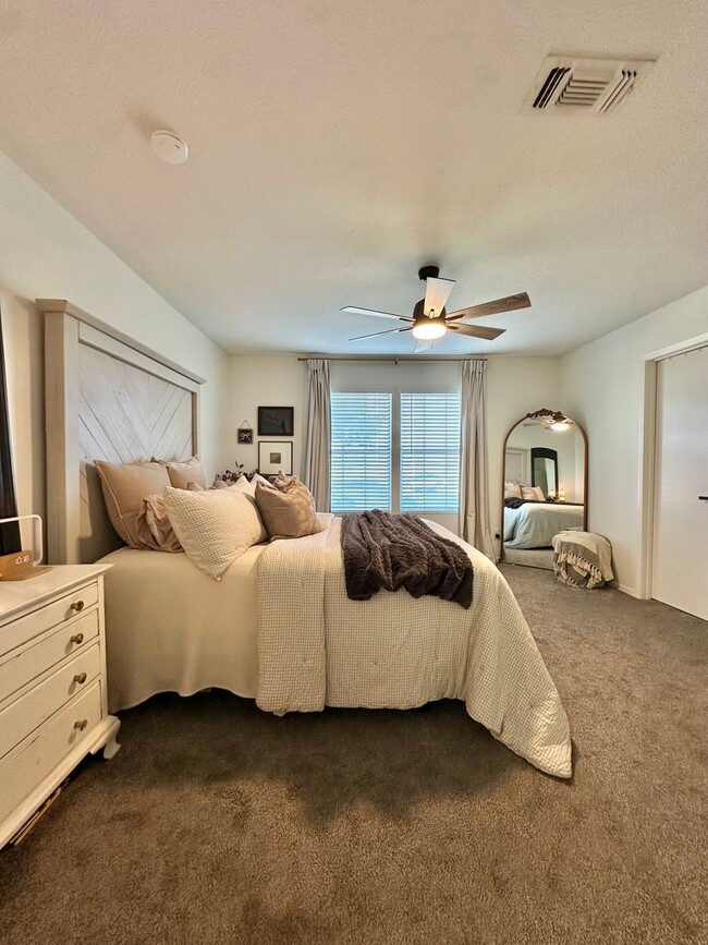 Building Photo - COMING SEPTEMBER 2025 - Updated 3 Bedroom ...